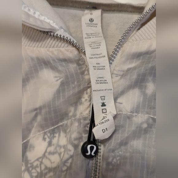 Lululemon Elemental Bomber - Tree Branch Pattern- Vintage - Size 6 - Picture 3 of 4